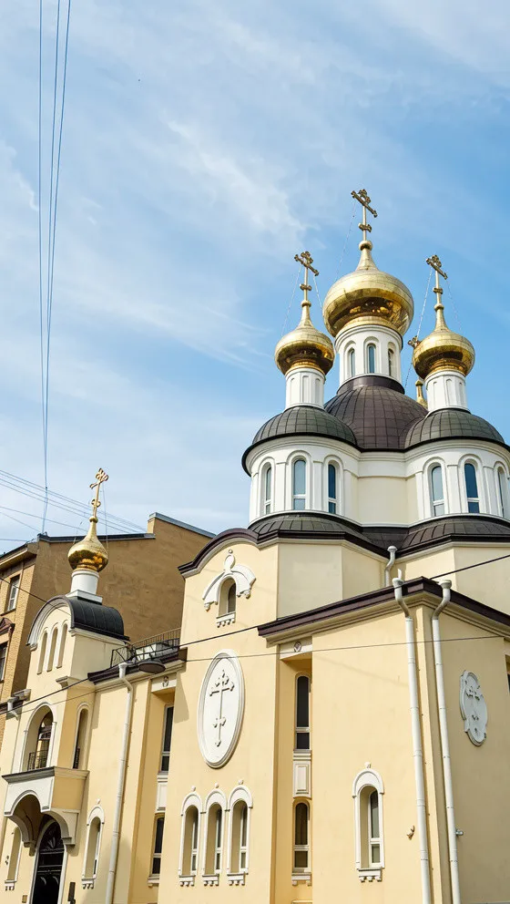 Прогулка по Петроградской стороне: православные святыни и загадки модерна