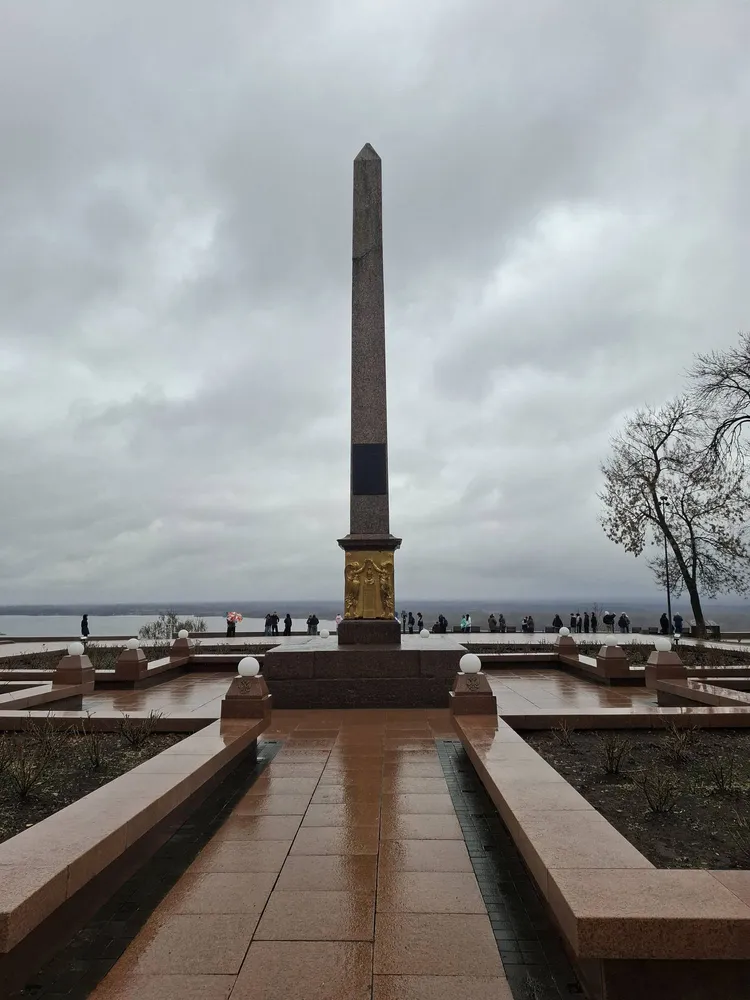 Обелиск в честь К. Минина и Д. Пожарского