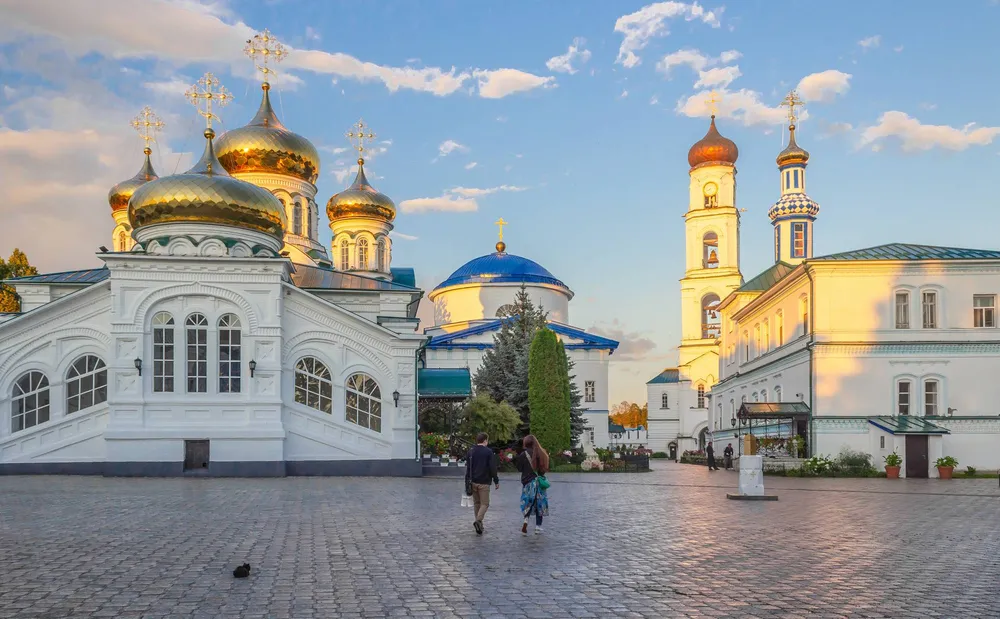 Площадь Раифского монастыря в Татарстане