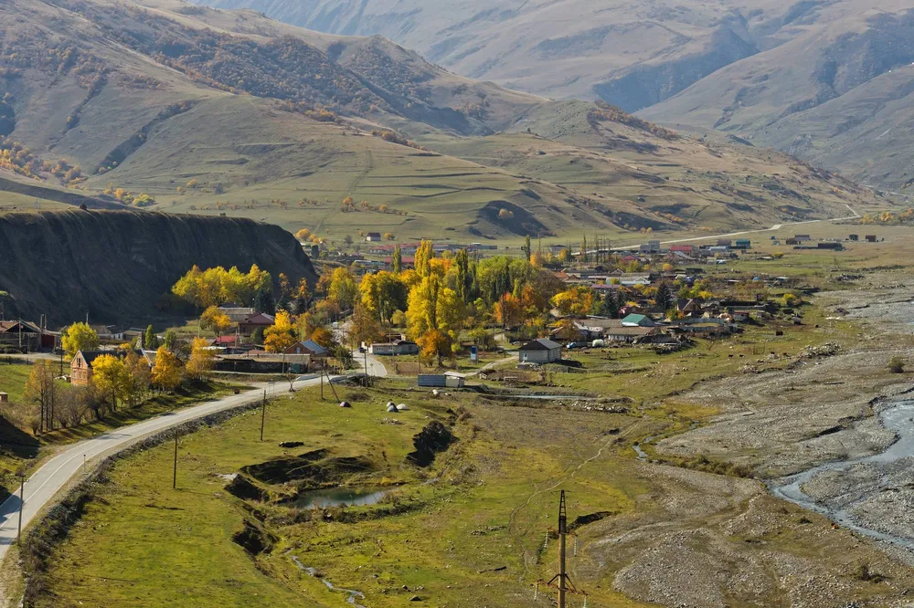 Горное село Даргавс в Северной Осетии
