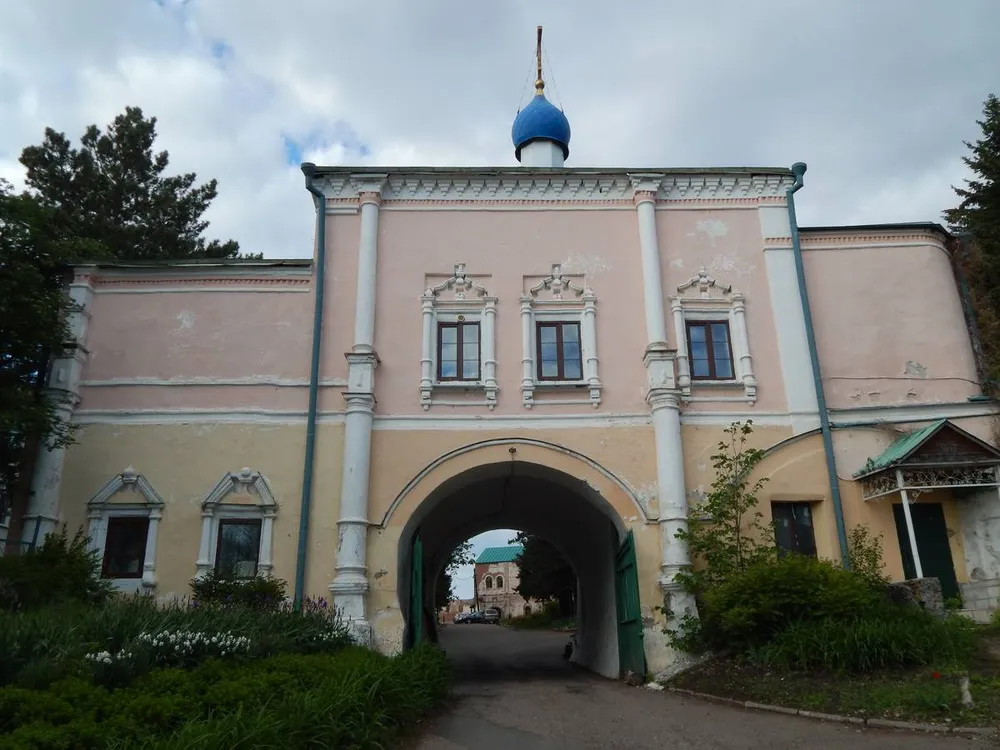 Надвратный храм