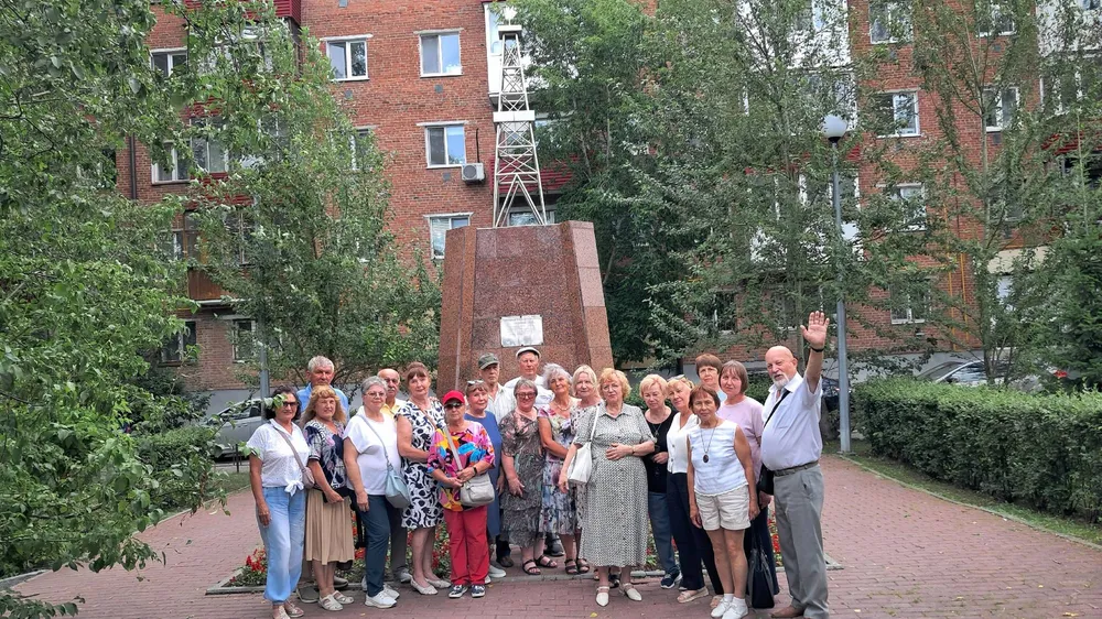 Памятник первой скважине