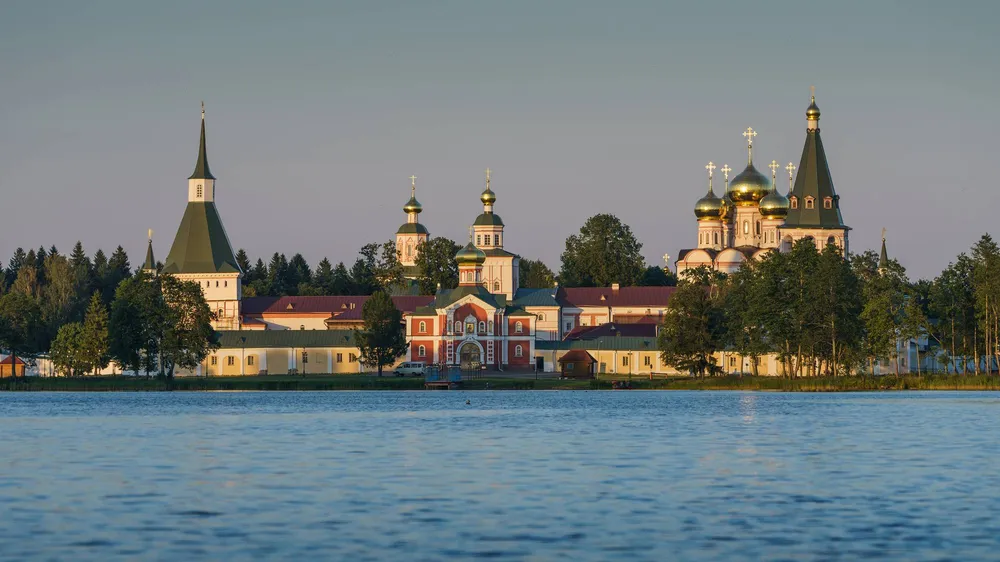 Валдайский Иверский монастырь на острове Валдайского озера в Новгородской области