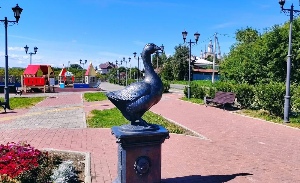 Набережная им. К.Д. Носилова, скульптура «Шадринский гусь»
