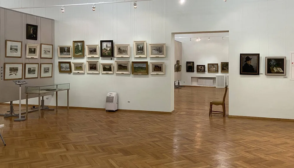 Выставочные залы с картинами Порфирия Крылова в Музее П. Н. Крылова в Туле