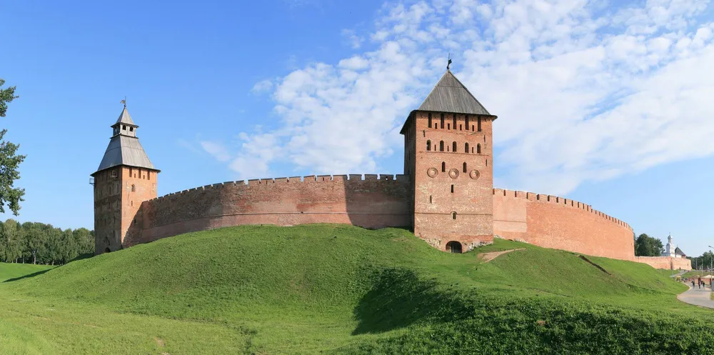 Великий Новгород привлекает туристов тысячелетней историей и уникальными древними памятниками времен Новгородской республики. Фото: Ludvig14, commons.wikimedia.org