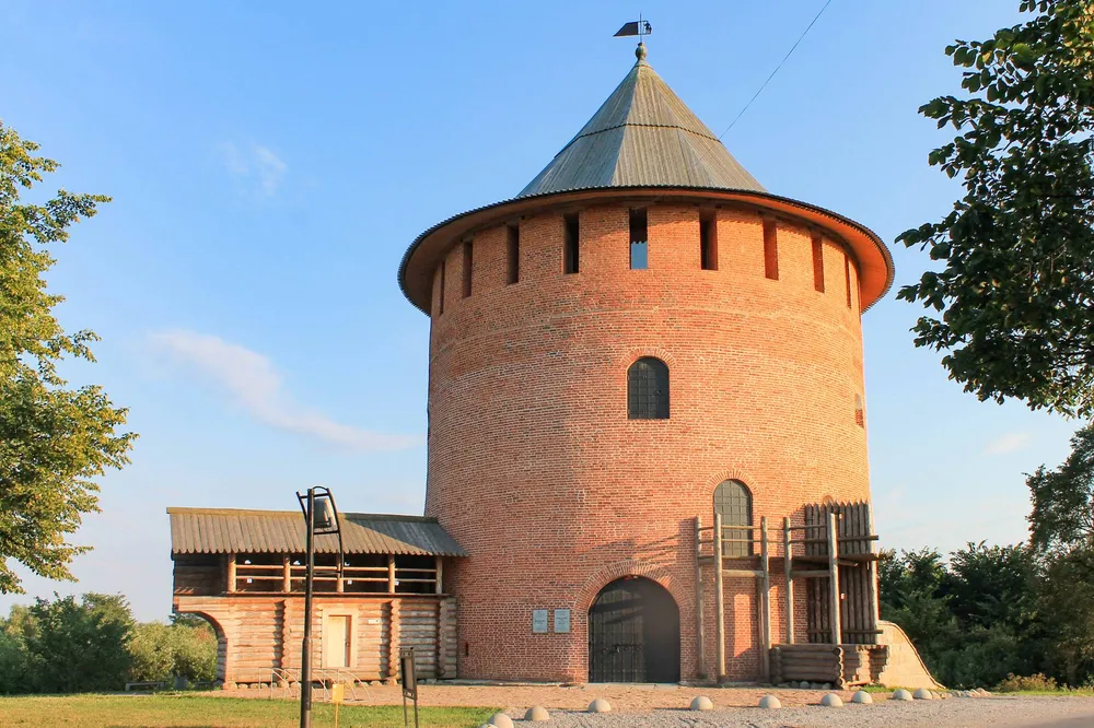 Алексеевская (Белая) башня в Великом Новгороде 