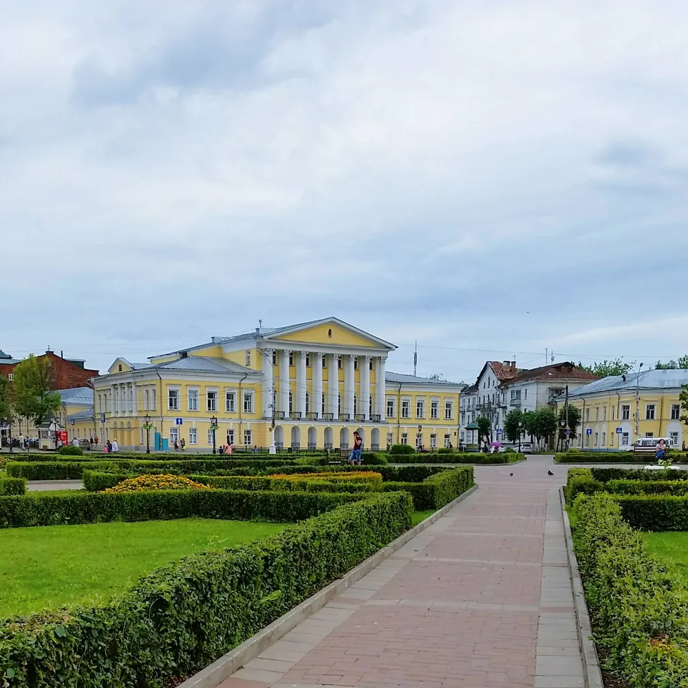 Сусанинская площадь в Костроме с усадьбой Борщова
