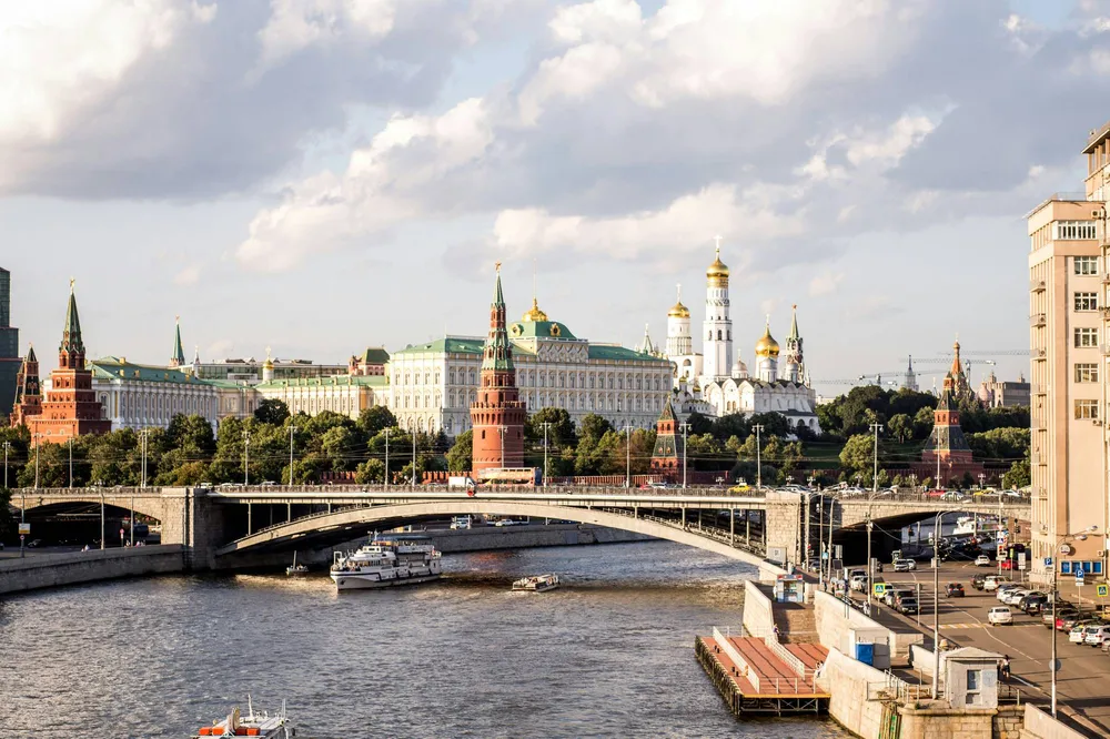 Рейтинг самых красивых городов России основан на сохранности архитектуры, выразительности панорам и удобстве пешеходных маршрутов. Фото: @idbronskiy, unsplash.com