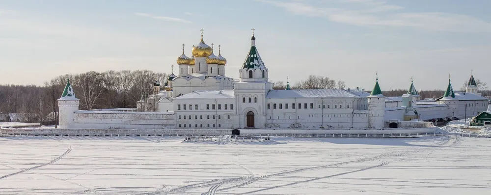 Ипатьевский монастырь в Костроме зимой
