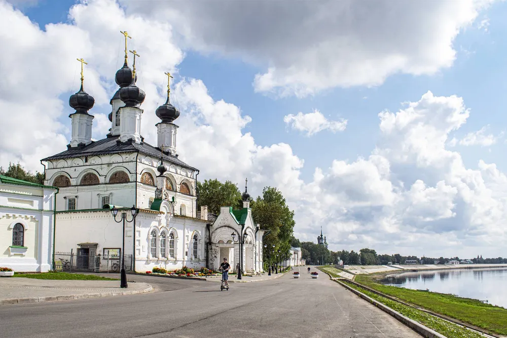 Кафедральный собор Прокопия Праведного на набережной в Великом Устюге