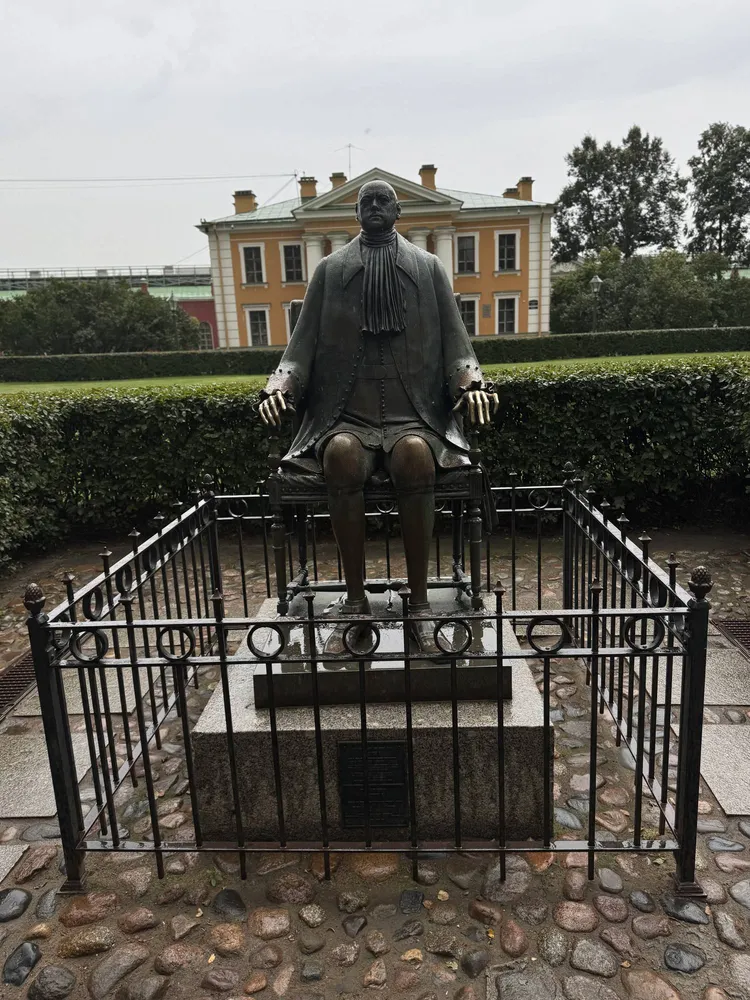 Памятник Петру I