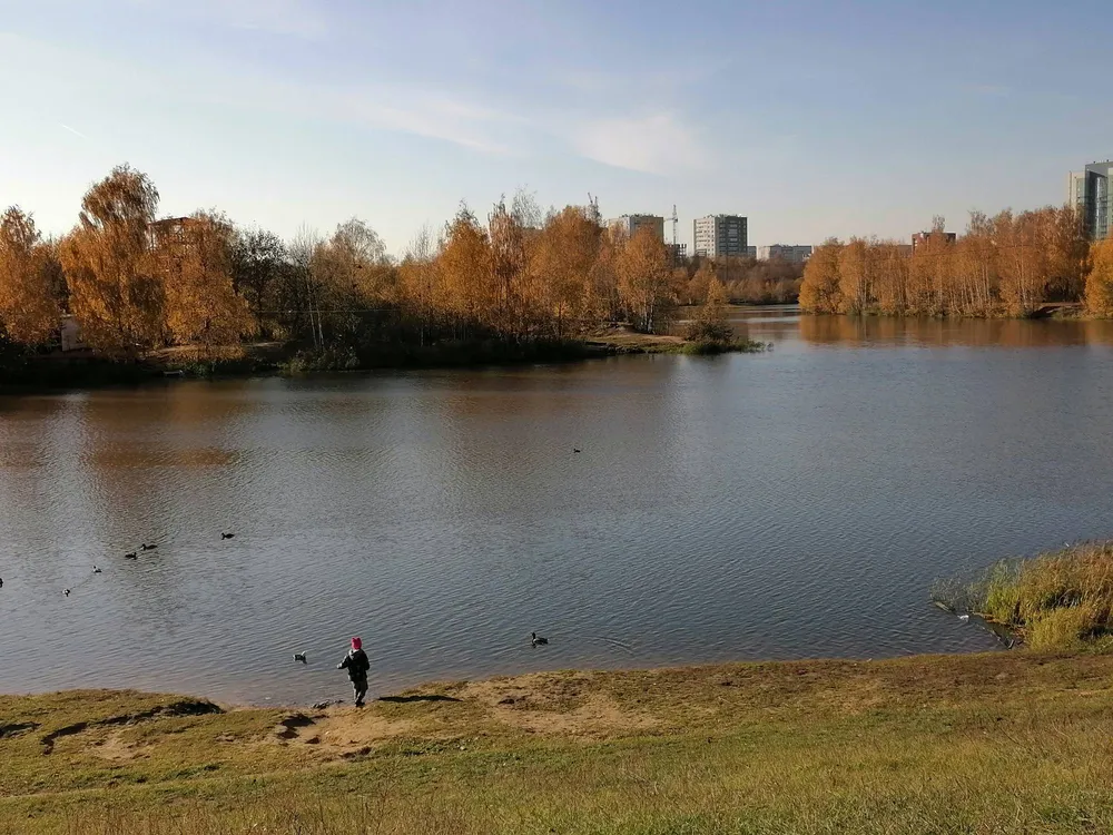 Сормовский парк в Нижнем Новгороде с видом на озеро