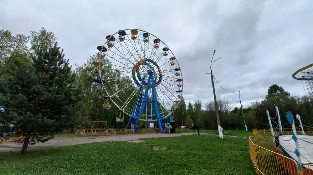 Колесо обозрения в Автозаводском парке культуры и отдыха в Нижнем Новгороде