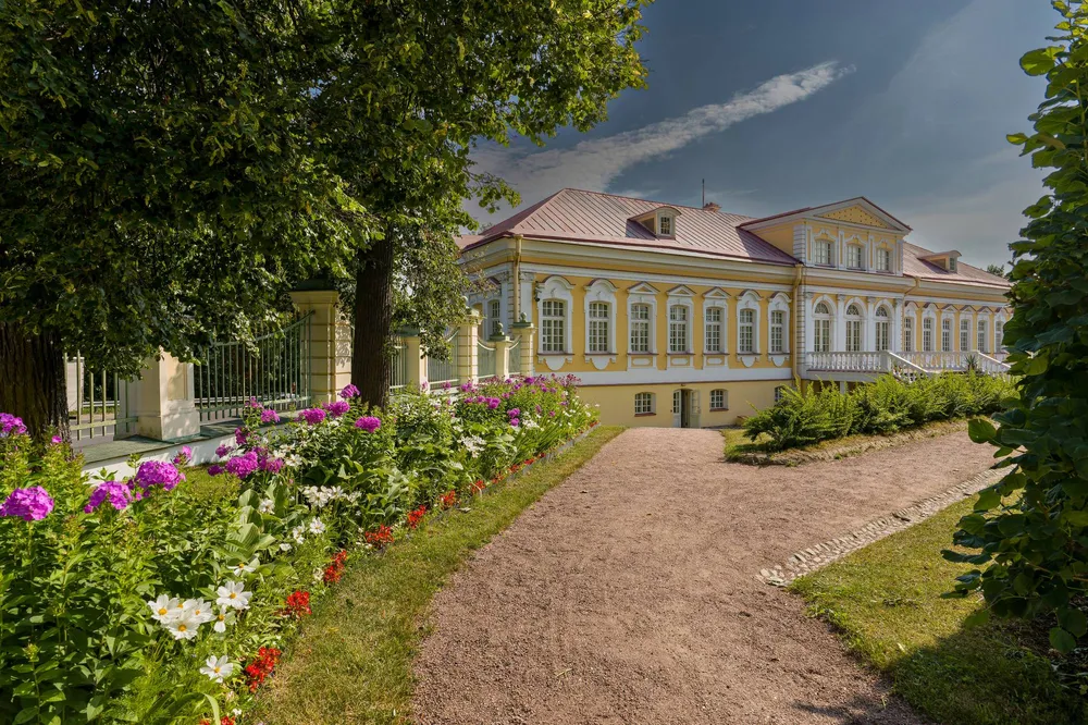 Картинный дом с цветником в Ораниенбауме, Санкт-Петербург