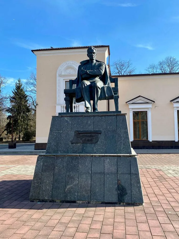 Памятник А.А. Шогенцукову