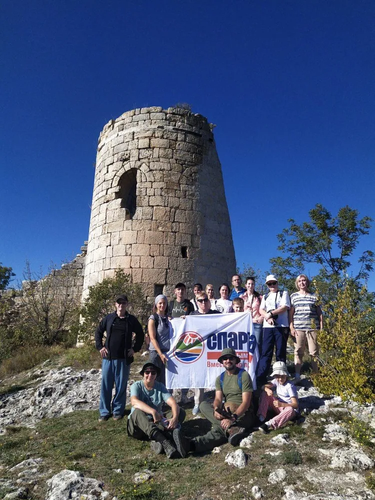 Сюйреньская крепость, монастырь св. Феодора Стратилата, центр реабилитации птиц «Холзан», производство чая