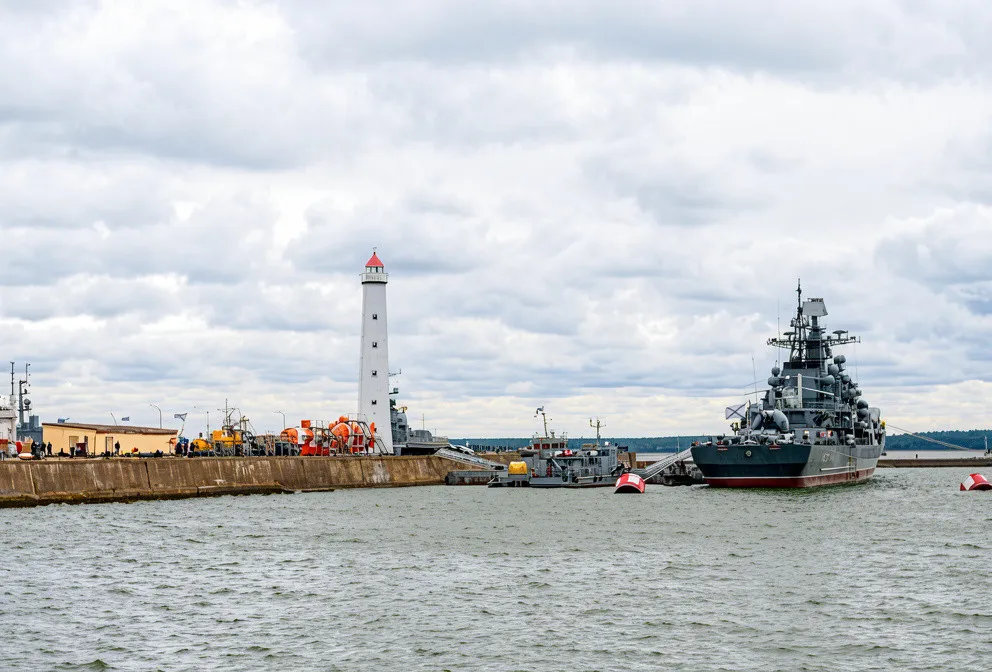 Экскурсия «Морская столица Петра: Новый Петербург». Кронштадт – Музей-макет Фортов Кронштадта. Ораниенбаум – Большой Меншиковский дворец с обедом