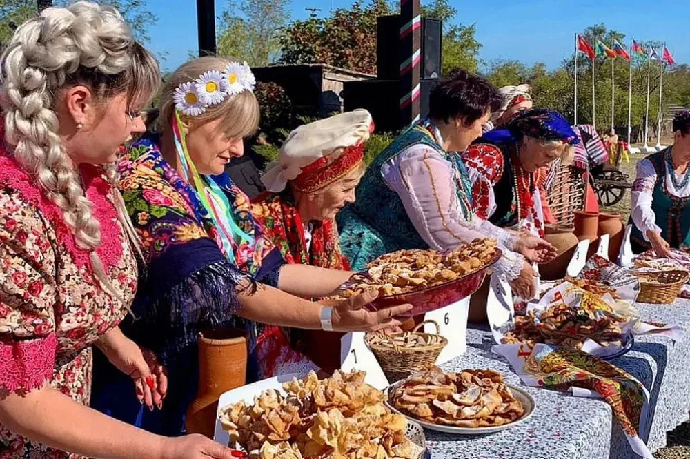 Тур Краевой праздник «Пышна галушка» + п. Кучугуры п. Искра