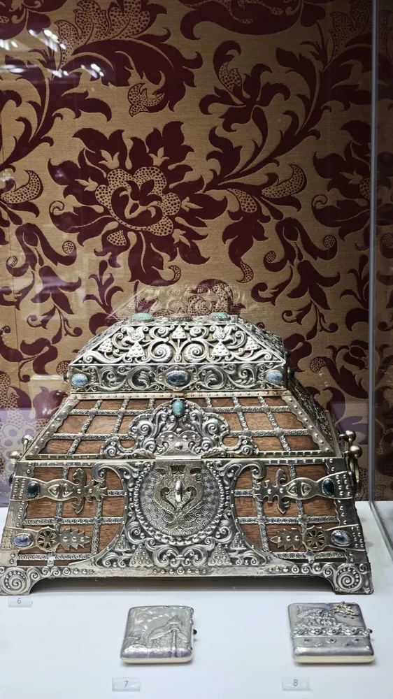 Красная гостиная