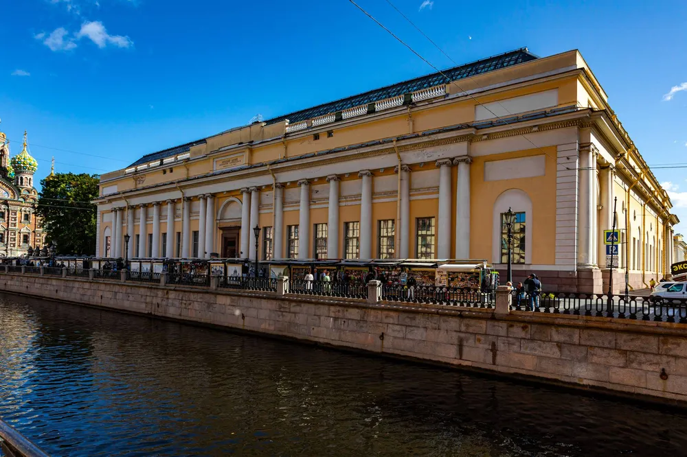 Встреча в корпусе Бенуа