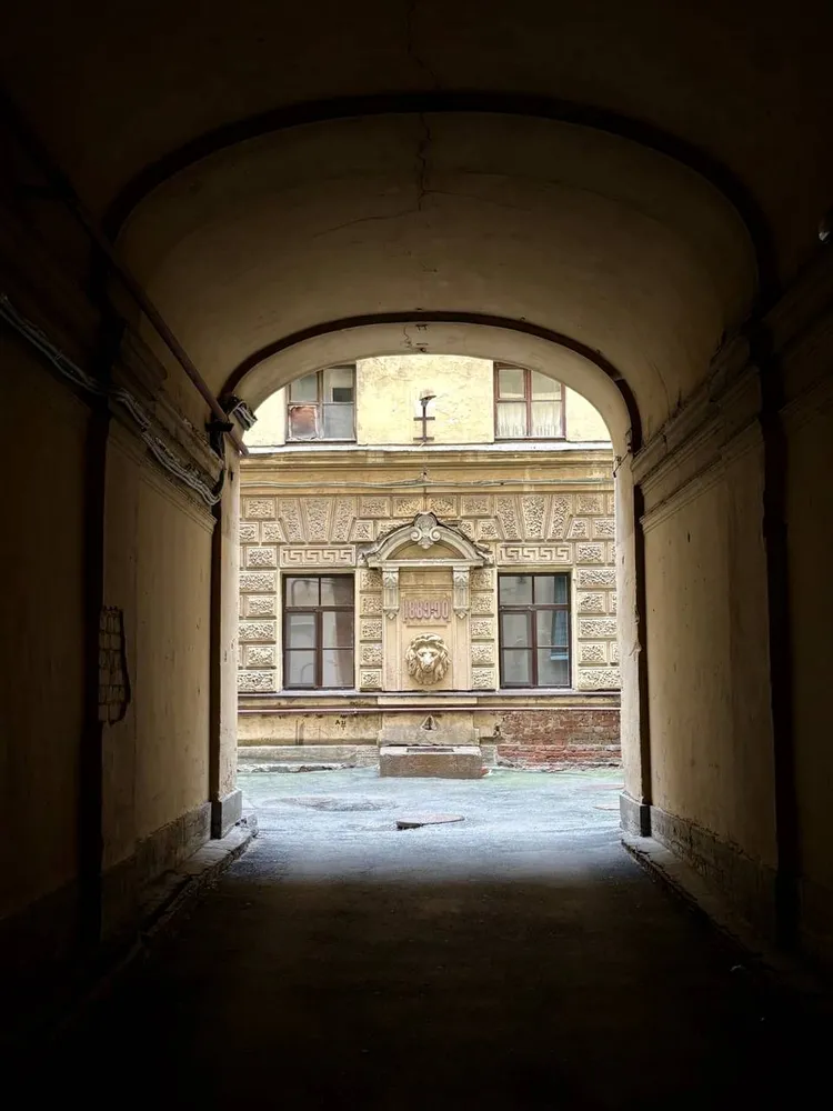 Экскурсия Дворы и парадные: анатомия петербургского быта