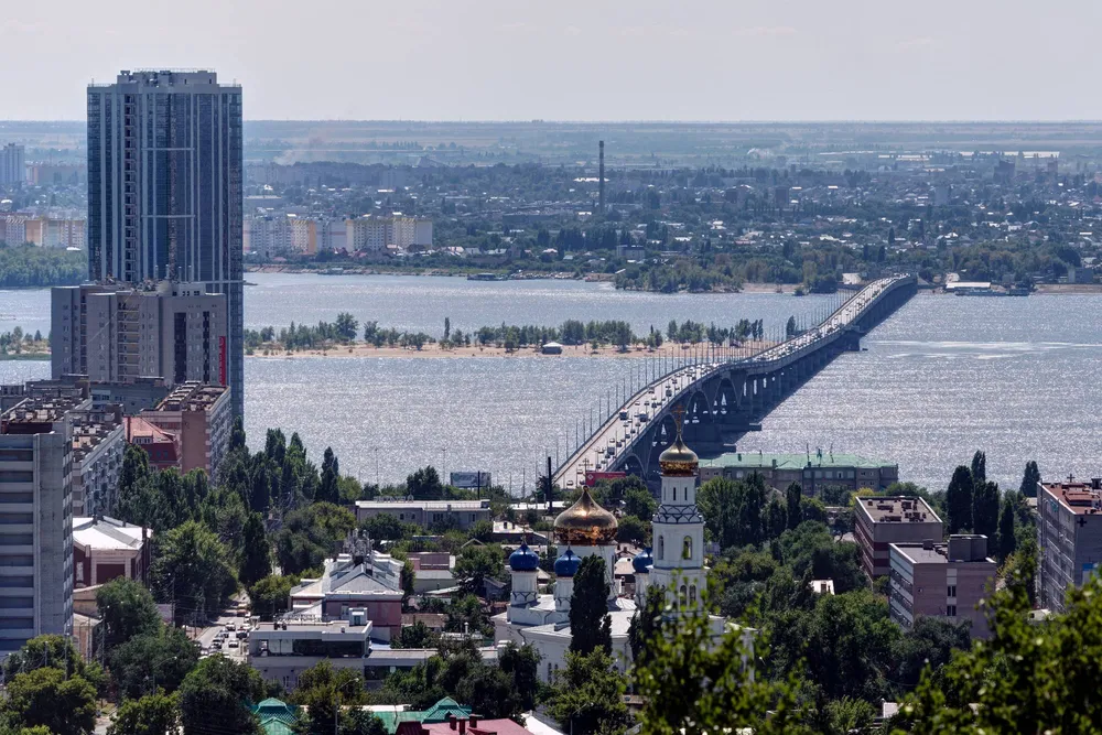 Саратовский мост через Волгу, Троицкий собор и высотное здание Елена в Саратове