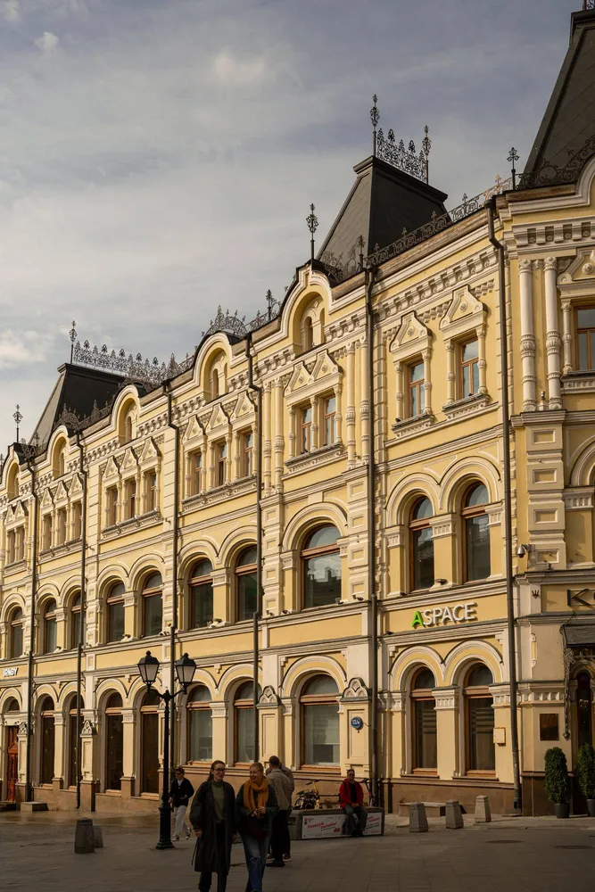 Белый призрак Кузнецкого моста