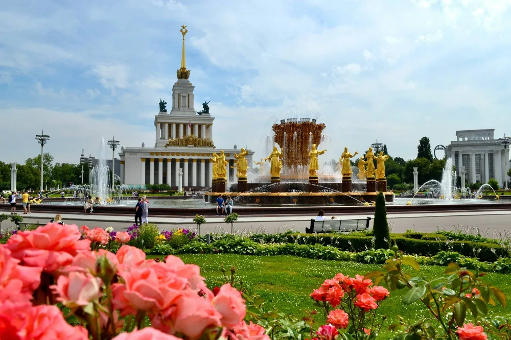 Фонтан Дружба народов на ВДНХ в Москве