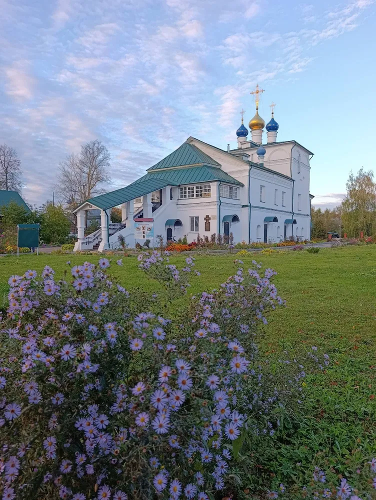 Никольский храм и Покровский монастырь