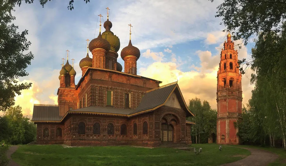 Церковь Иоанна Предтечи на 2-й Закоторосльной набережной в Ярославле