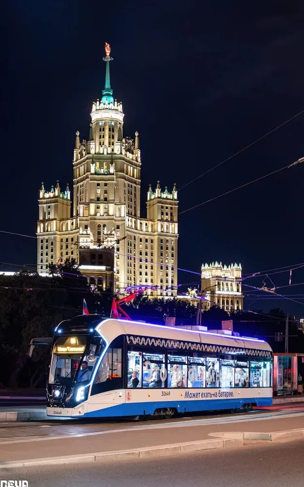 По центру Москвы на трамвае!
