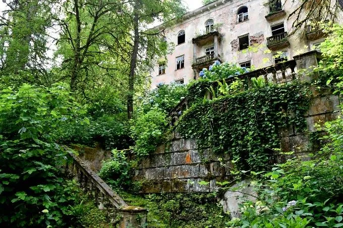 Ткуарчал, Акармара: город-призрак, застывший во времени
