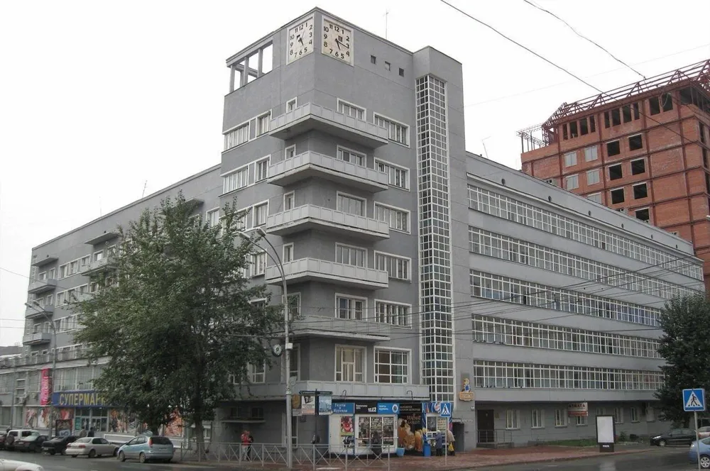 Дом с часами