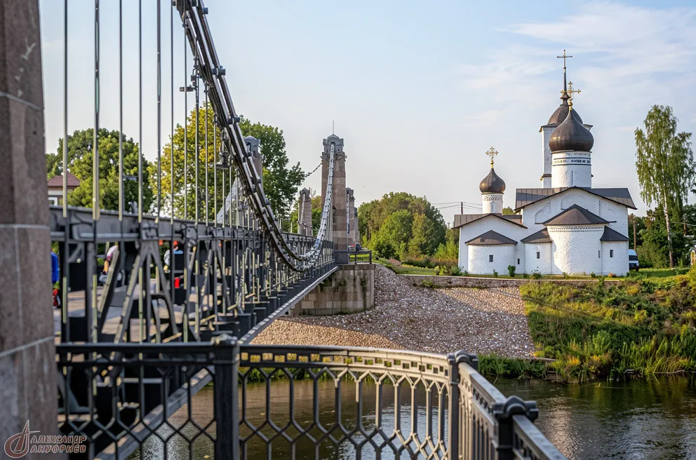Остров Уездный: мосты, купцы и великие имена