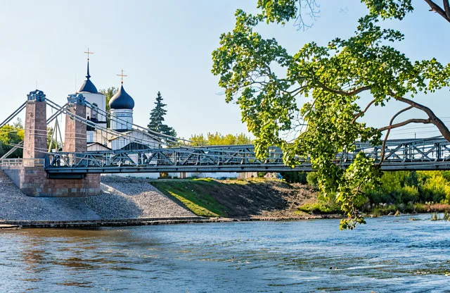 Экскурсия Остров Уездный: мосты, купцы и великие имена